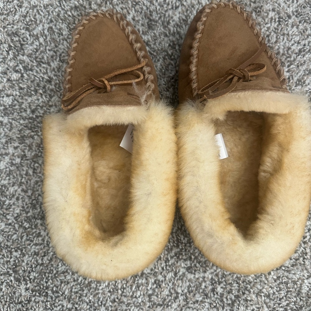 Woman Cozy Faux-Suede Moccasin Slippers in Tan